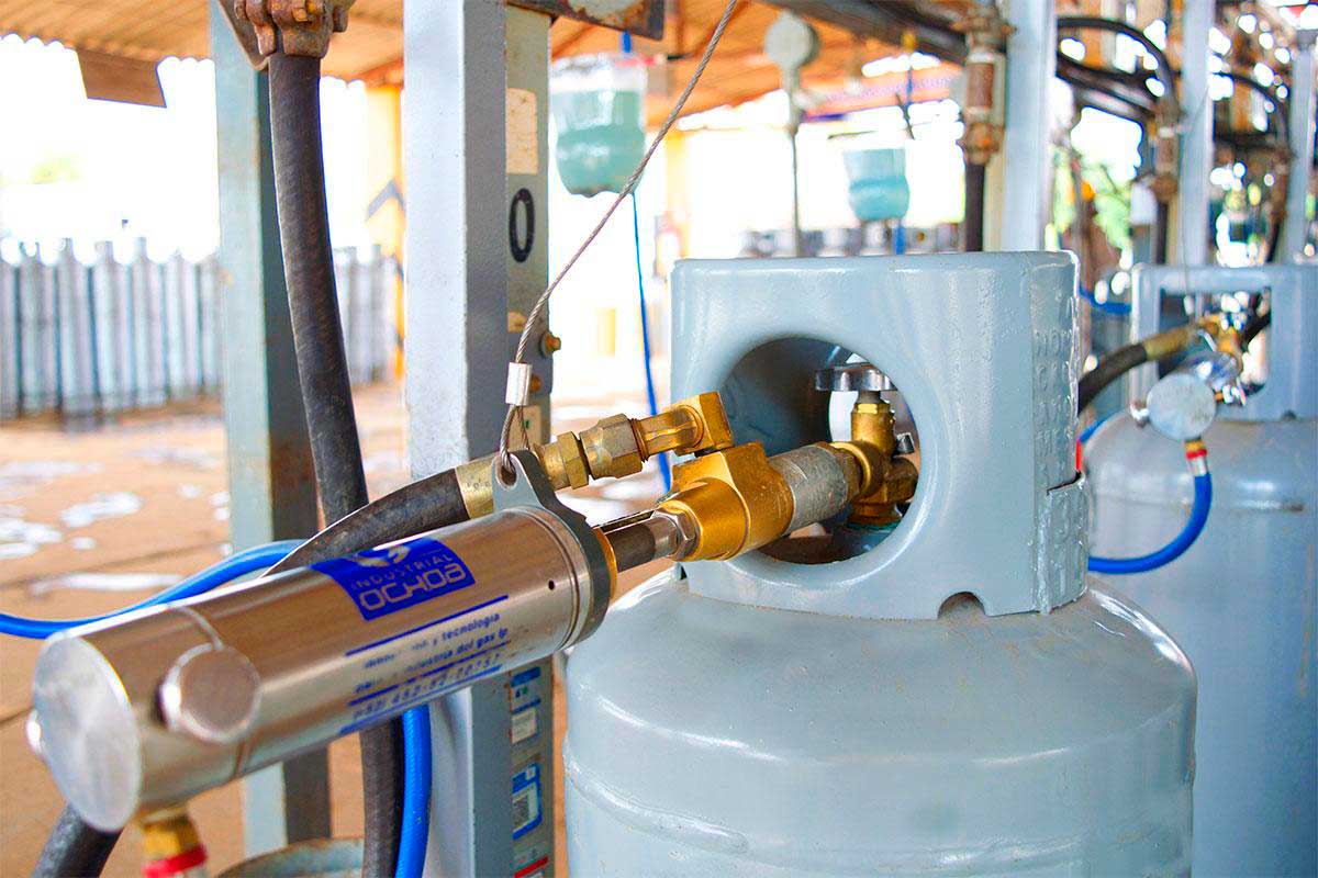 Llenado de cilindros de gas GASCOM